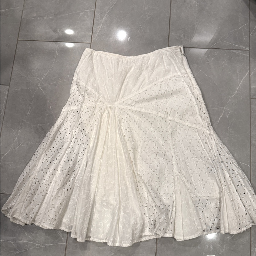 Chaudry KC, White, eyelet skirt. Size medium
